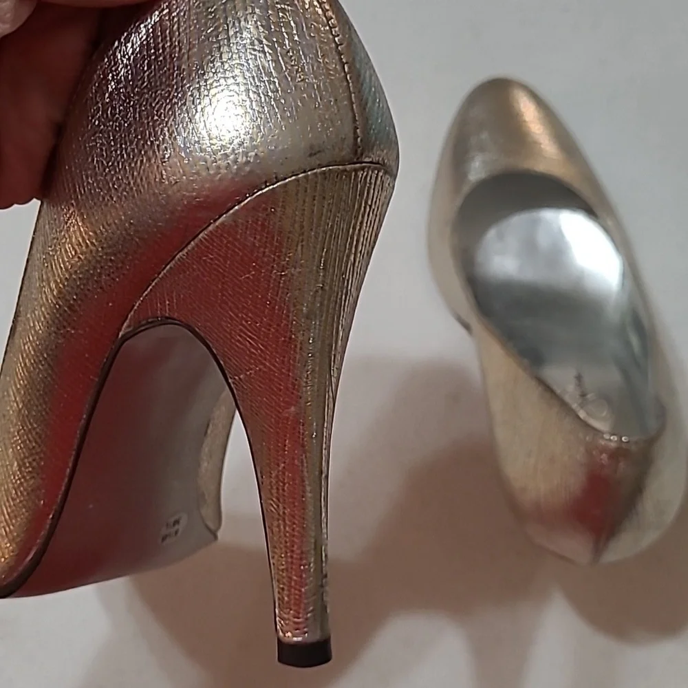 Jessica Simpson gold & silver heels size 8.5